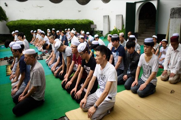 Çində müsəlman uşaqlarına din təlimləri qadağan edildi