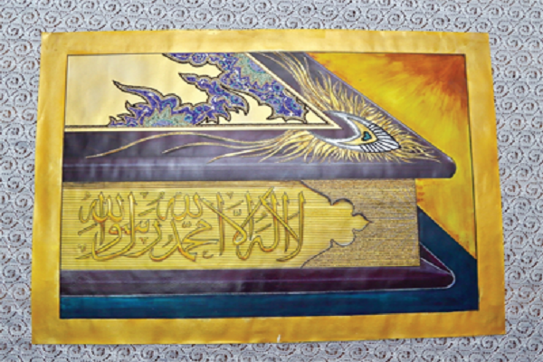 کتابت قرآن با قطعه‌های طلا از سوی خطاط هندی