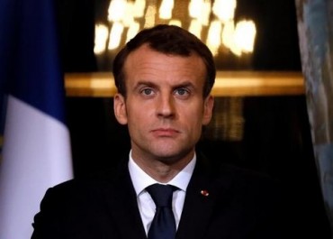 Macron:Rispetto per le donne che portano il velo