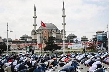 Türkiyə parlamentində Cümə namazında iştirak üçün məzuniyyət təklifi müzakirə olunur