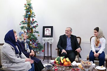 Iranian President Meets Families of Two Christian Martyrs