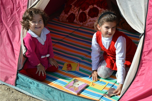 اعلام جمع‌آوری لوازم‌التحریر برای کودکان زلزله‌زده توسط احمد ابوالقاسمی