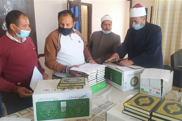 توزیع ۱۲۰۰ نسخه قرآن در میان مساجد و قاریان سینای جنوبی مصر +عکس