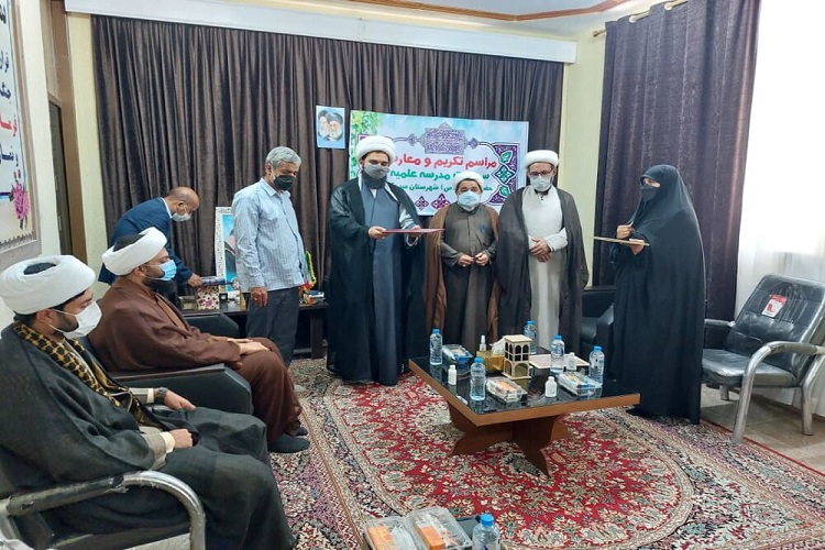 مراسم تکریم و معارفه مدیر مدرسه علمیه خواهران سیریک