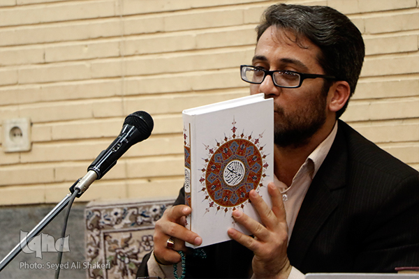 فرازی از تلاوت «وحید نظریان» از سوره مبارکه احزاب + فیلم