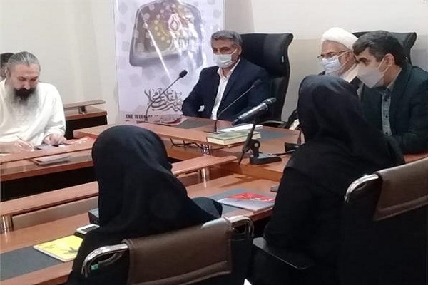 نشست هنرمندان هرمزگان با نماینده ولی فقیه در استان