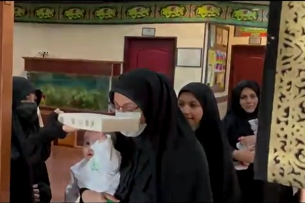 حضور کودکان شیرخوارگاه‌های تهران در همایش شیرخوارگان حسینی + فیلم
