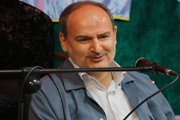 ثواب تلاوت در عمل به قرآن است