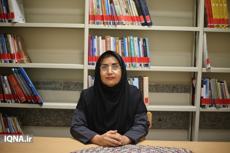 میرحسینی کتابدار پیشکسوت و مسئول کتابخانه اندیشه بندرعباس