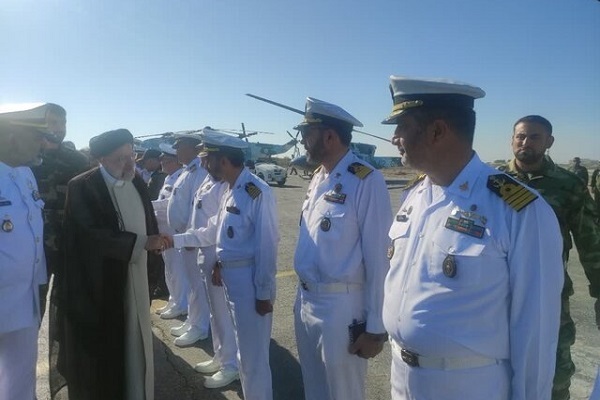 حضور رئیسی در منطقه دریایی ولایت جاسک