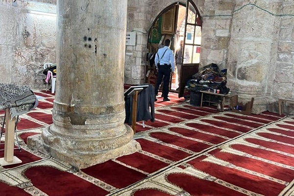 از رقص تلمودی وزیر صهیونیست در حرم ابراهیمی تا هتک حرمت مصلای باب الرحمه + فیلم