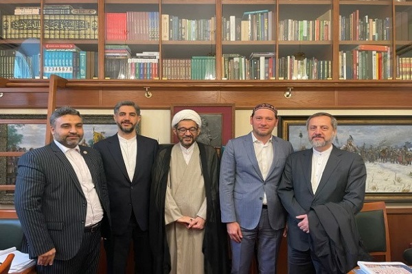 اهدای آثار علمی از سوی ایران به دانشگاه اسلامی مسکو