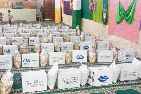 توزیع 100 بسته معیشتی بین مددجویان جزیره هرمز