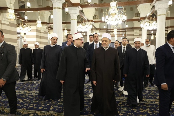شیخ الازهر از مسجد حضرت زینب(س) در قاهره بازدید کرد + عکس