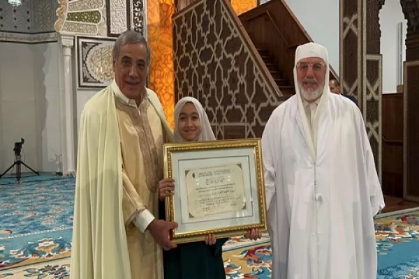 تجلیل از برگزیدگان قرآنی الجزایر در مراسم بزرگداشت میلاد پیامبر(ص)