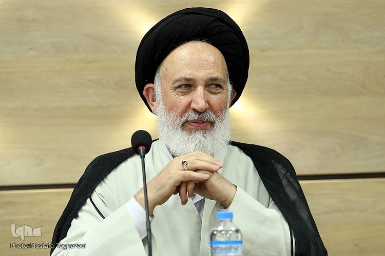 اخباری‌گری موجب عقب‌ماندگی فقه از جامعه شده است