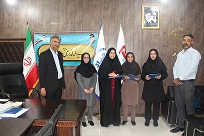 برگزیدگان مسابقه کتابخوانی‌ «سیره سیاسی امام خمینی(ره) در کلام رهبر انقلاب» تجلیل شدند