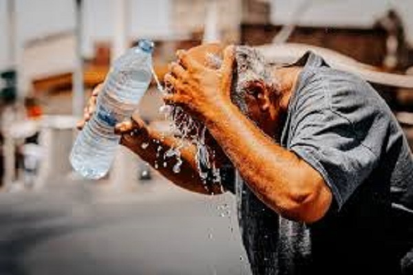 منتظر تشنه شدن نمانید؛ مرتب آب بنوشید