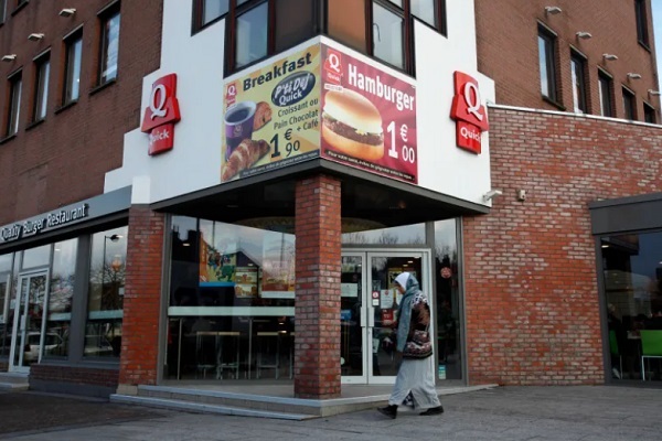 قوانین تبعیض‌آمیز رستوران فرانسوی علیه کارکنان مسلمان، جنجالی شد