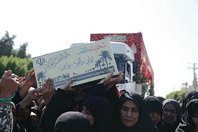 عکس| تشییع پیکر ۱۴ شهید گمنام در بندرعباس