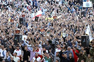 क्रांति के सर्वोच्च नेता के नेतृत्व में जुमे की नमाज