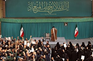 क्रांति के सर्वोच्च नेता के साथ सुरक्षा शहीदों के परिवारों के एक समूह की बैठक