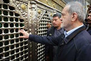 Presiden Iran Hadir di Haram Suci Sayyidah Ma’sumah dan Pertemuan dengan Para Ulama selama Perjalanannya ke Qom