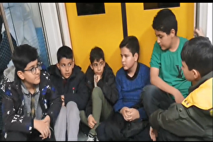 په میټرو کې د ماشومانو په یوه خولۀ د قرآن تلاؤت