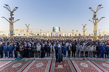 Fotos: Milhares se Reúnem no Santuário do Imam Reza(AS) para Oração pela Chuva