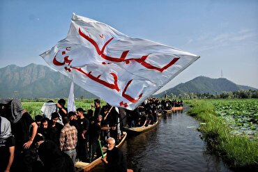 Фото /Традиционная траурная церемония на лодках в Кашмире