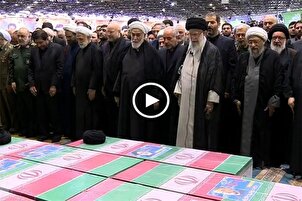 Ayetullah Hamanei şehitlerin cenaze namazını ikame etti