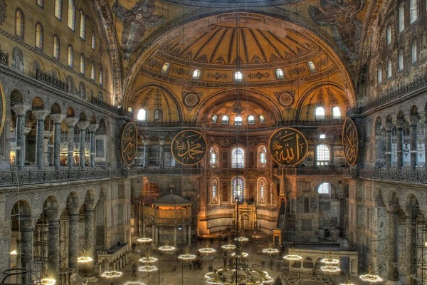 土耳其政府下令将圣索非亚博物馆变为清真寺引争议